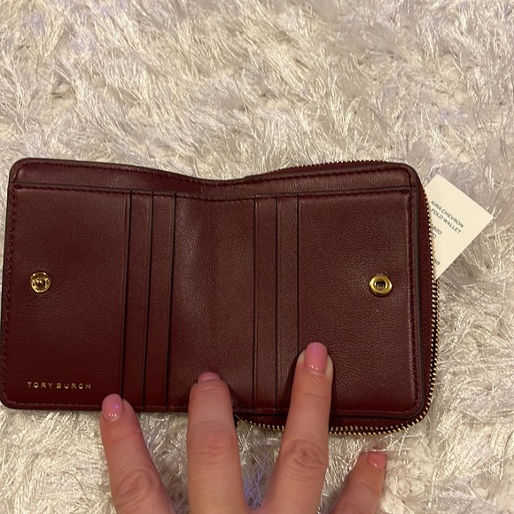 Tory Burch wallet T Burgundy beautiful color. Brand new. Amazing color. - Picture 3 of 6